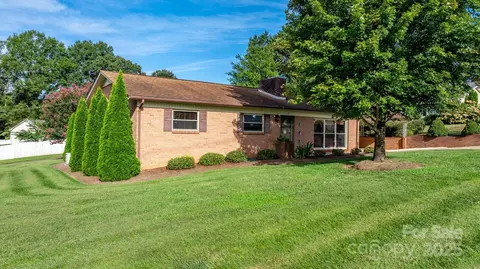12 Woods Dr, Granite Falls, NC 28630