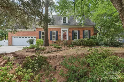 2423 Winterbrooke Dr, Matthews, NC 28105