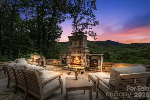 596 N Ridge Runner Rd, Burnsville, NC 28714