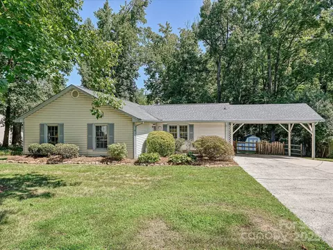 3808 Cobbleridge Dr, Charlotte, NC 28215