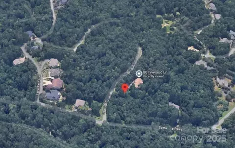 60 Ivywood Ln, Hendersonville, NC 28739