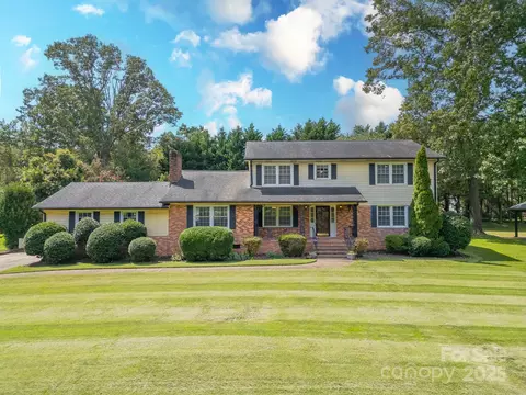 205 W Gaston Ave, Bessemer City, NC 28016