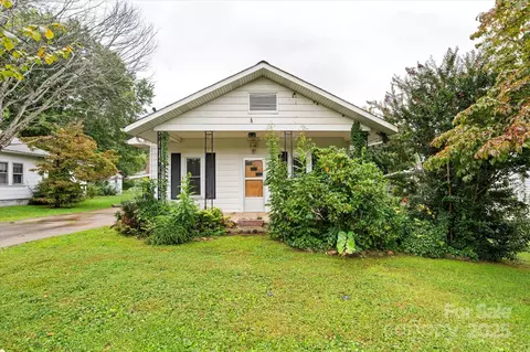 56 Kentucky Ave, Waynesville, NC 28786