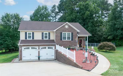 3111 Dry Ponds Rd, Granite Falls, NC 28630