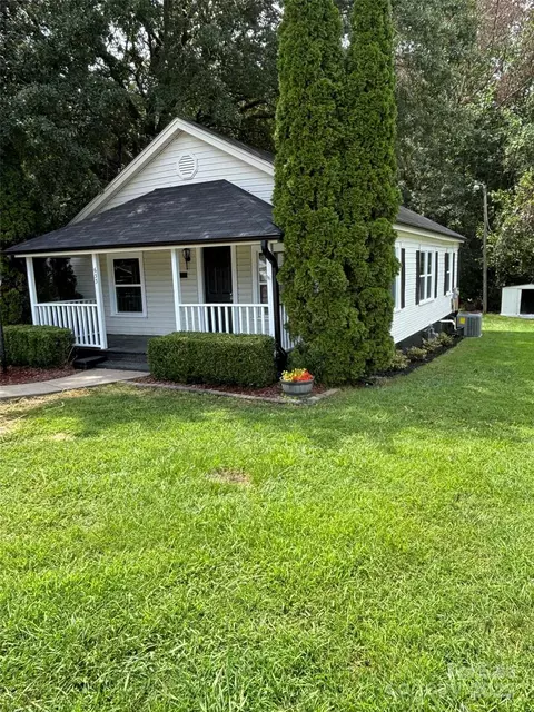 633 N Main St, Stanley, NC 28164