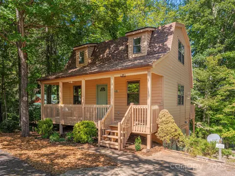 37 Hart Ln, Lake Junaluska, NC 28745