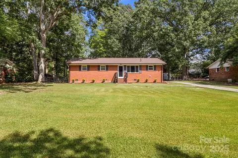 308 Forest Park Rd, Matthews, NC 28104