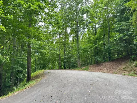 000 Ruffed Grouse Ln, Waynesville, NC 28786