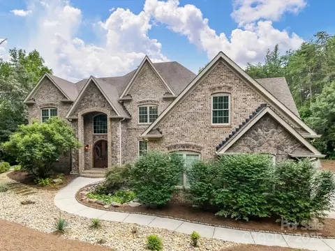 636 Elmhurst Dr, Fort Mill, SC 29715