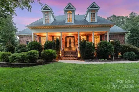 6045 Oxfordshire Rd, Waxhaw, NC 28173