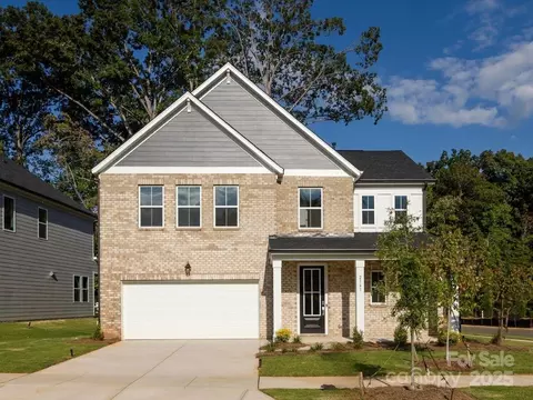 2141 Moss Bluff Dr, Mint Hill, NC 28227