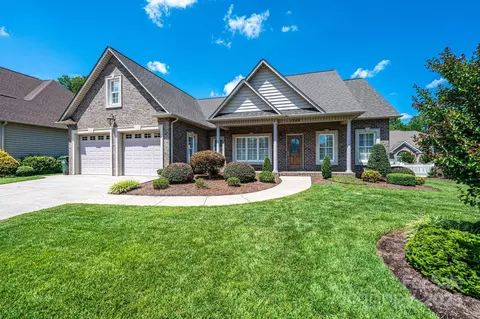 1749 30th Avenue Ne Ct NE, Hickory, NC 28601