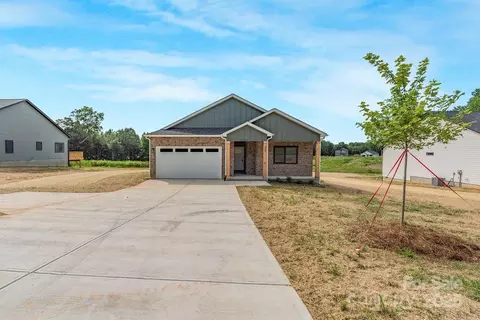 689 S Grove St, Lincolnton, NC 28092