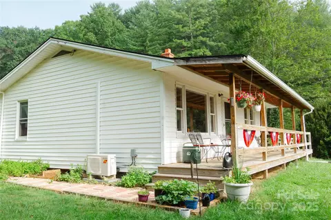 607 Fred Sparks Rd, Bakersville, NC 28705