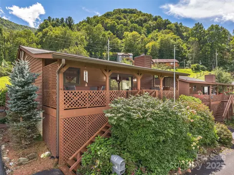 95 Hillcrest Rd, Maggie Valley, NC 28751