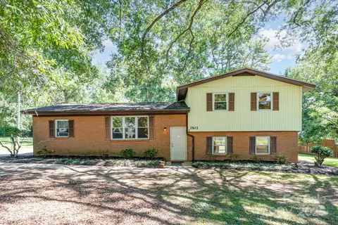 1503 Lakeview Dr, Pineville, NC 28134