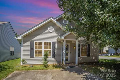 1623 Forest Stream Ct, Charlotte, NC 28213