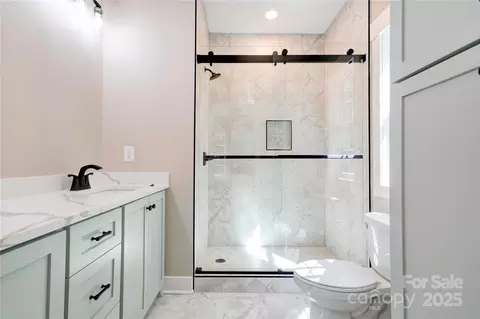 Bath - 114 Hendricks St, Kings Mountain, NC 28086 photo 1 of 4