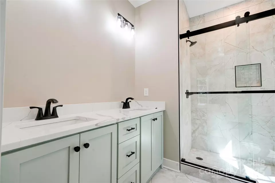 Bath - 114 Hendricks St, Kings Mountain, NC 28086 photo 2 of 4