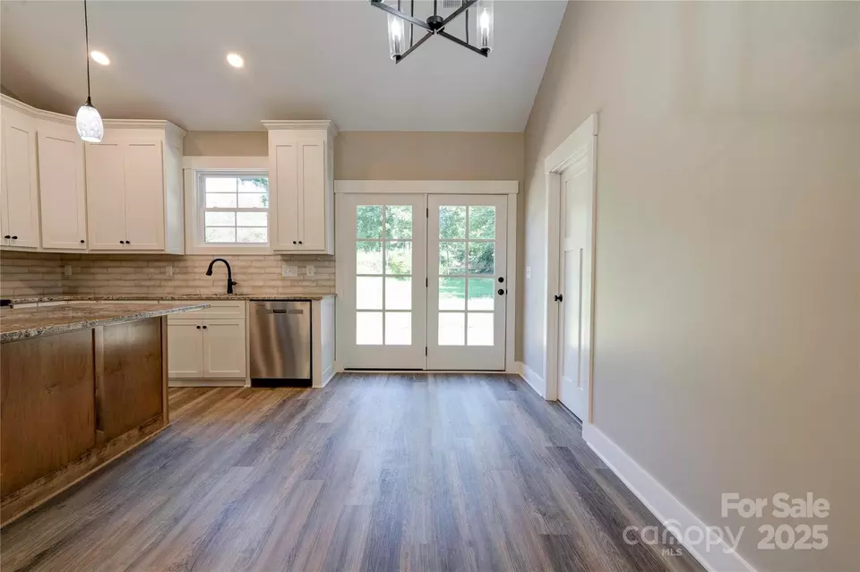 Living - 114 Hendricks St, Kings Mountain, NC 28086 photo 1 of 3