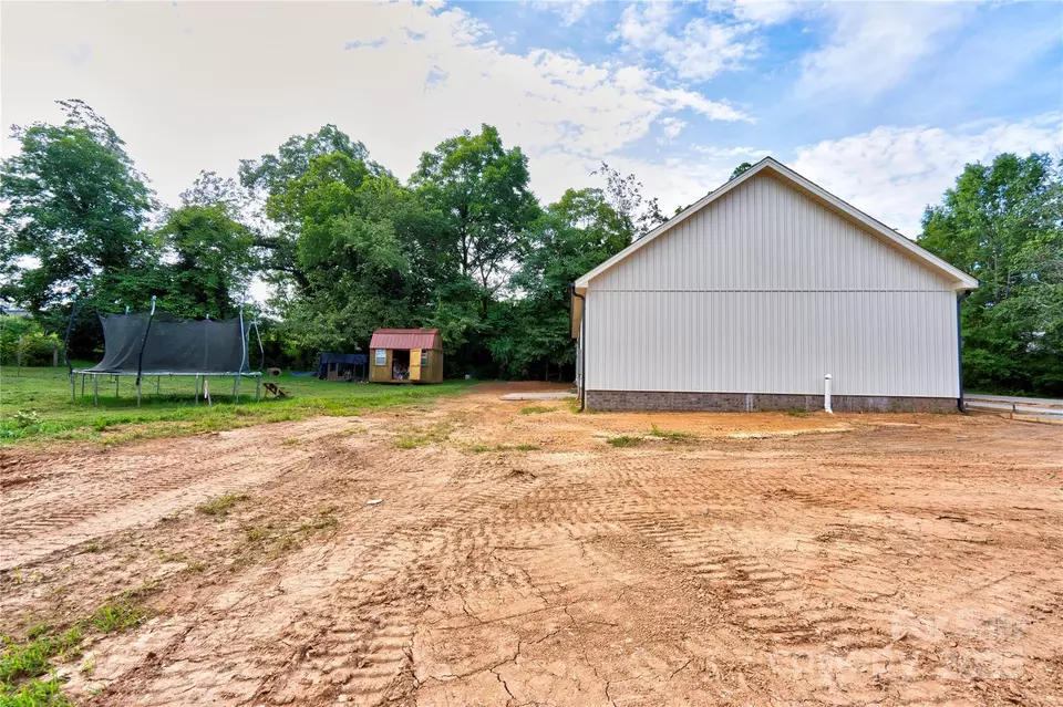 Exterior - 114 Hendricks St, Kings Mountain, NC 28086 photo 2 of 3