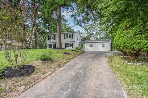5813 Allenstown Dr, Charlotte, NC 28215