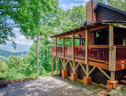 612 Whispering Winds Rd, Waynesville, NC 28785
