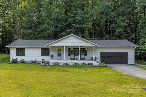 229 Scarlet Oaks Dr, Etowah, NC 28729
