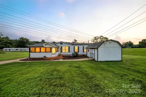 2004 Stamey Rd, Hudson, NC 28638