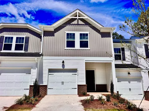4112 Summit Woods Dr, Charlotte, NC 28216