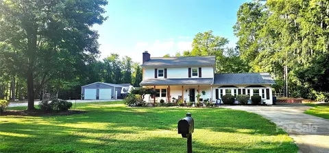 8804 Chinaberry Ln, Concord, NC 28027