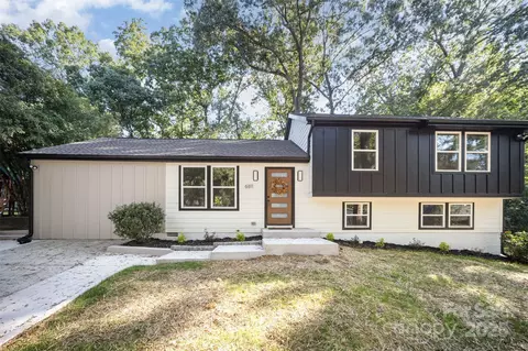 6811 Rollingridge Dr, Charlotte, NC 28211