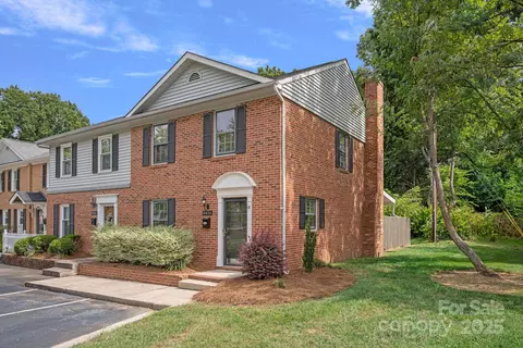 8414 Knights Bridge Rd, Charlotte, NC 28210