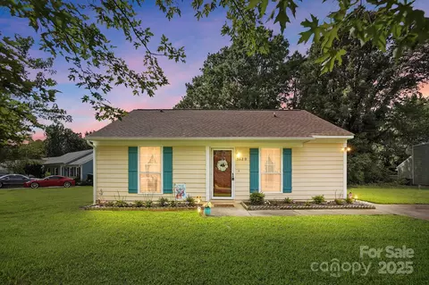 5620 Carved Oak Cir, Charlotte, NC 28227