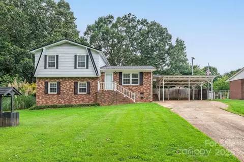 1040 Spring Dr, Gastonia, NC 28052