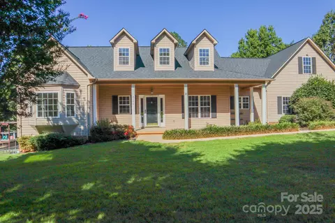 4106 Hemingway Dr, Hickory, NC 28601