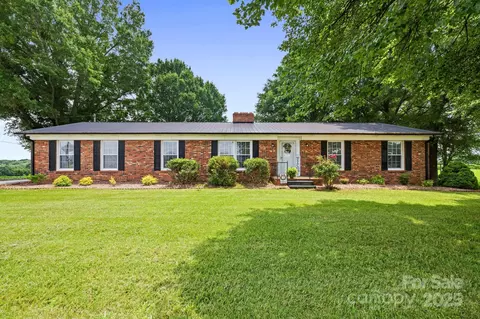 1314 Old Mocksville Rd, Statesville, NC 28625