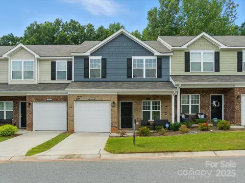 9333 Grand Valley Dr, Charlotte, NC 28213