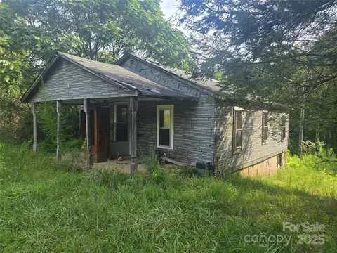 3132 Jones Wade Rd, Hudson, NC 28638