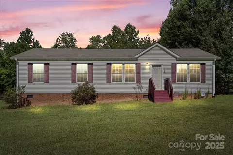 138 Dayton Rd, Dallas, NC 28034