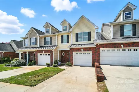 1995 Talbot Ln, Hickory, NC 28602