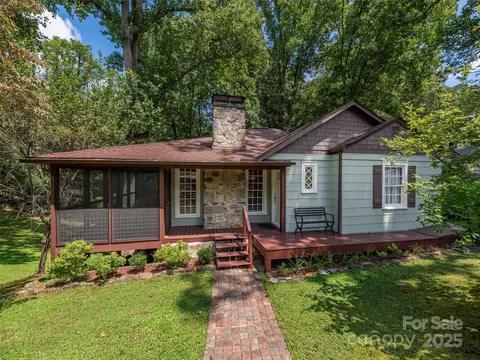 21 Auburn Rd, Waynesville, NC 28786