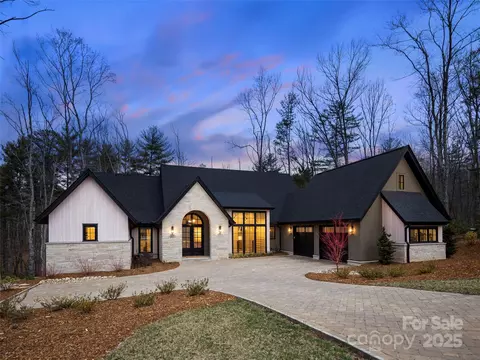 205 Kelmscott Ln, Asheville, NC 28803