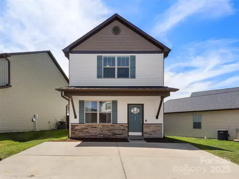 84 Cardwell Ln, Fletcher, NC 28732