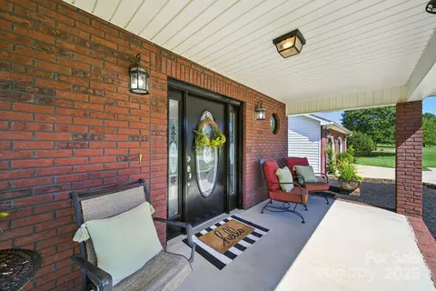 138 Seven Springs Loop, Statesville, NC 28625