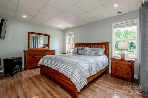 Bedroom - 4028 Mcgee Point Rd, Terrell, NC 28682 photo 5 of 6