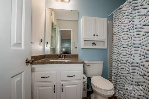 Bath - 4028 Mcgee Point Rd, Terrell, NC 28682 photo 2 of 3