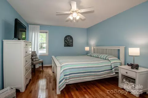 Bedroom - 4028 Mcgee Point Rd, Terrell, NC 28682 photo 3 of 6