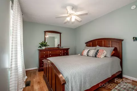 Bedroom - 4028 Mcgee Point Rd, Terrell, NC 28682 photo 1 of 6