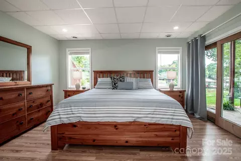 Bedroom - 4028 Mcgee Point Rd, Terrell, NC 28682 photo 4 of 6
